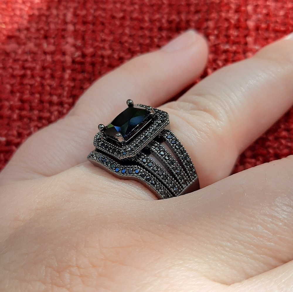 New Black Saphire Ring - Picture 6 of 6